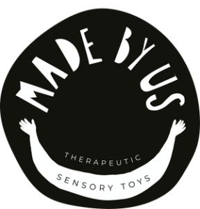 „Made By Us“ įmonės logotipas