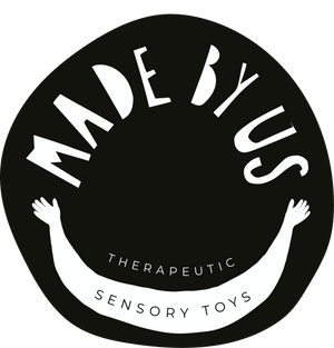 „Made By Us“ įmonės logotipas